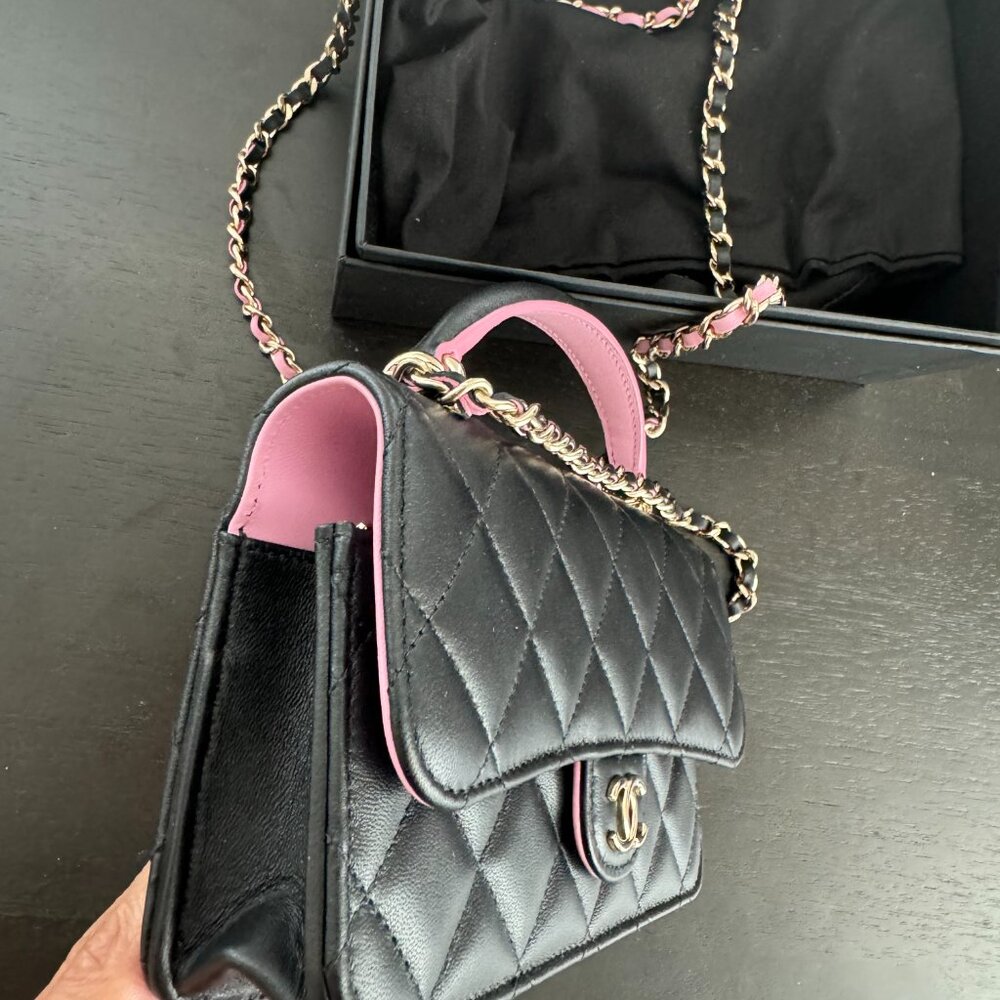 Chanel Clutch with Chain - Picture 4 of 9